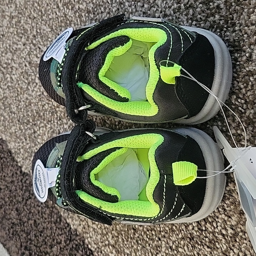 NEW OshKosh Everplay Sneakers - Toddler 7 - Picture 3 of 7